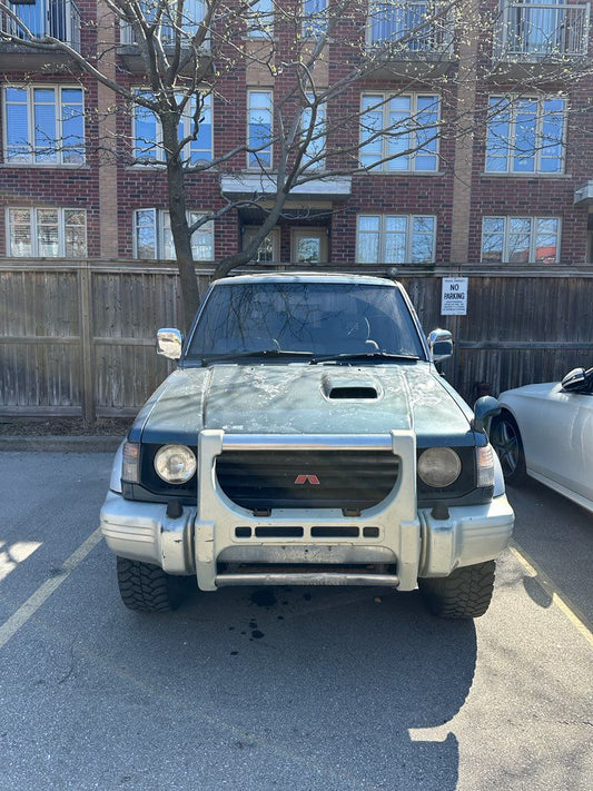 Mitsubishi Pajero second gen Front Windshield